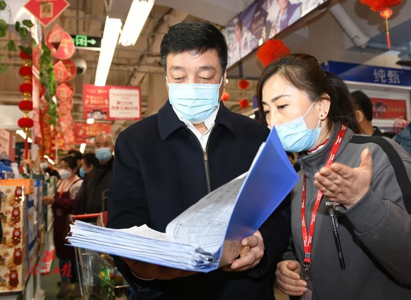 杨长亚检查节前疫情防控市场供应安全生产工作