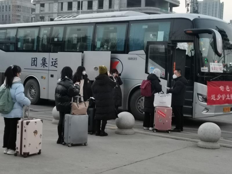 回家啦！旬邑專車接送大學生回家