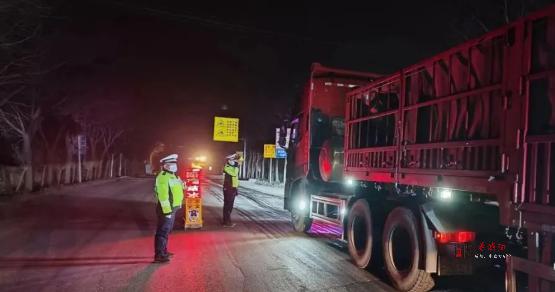 彬州：严查货车“水浇刹车” 守护道路交通安全