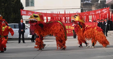 旬邑：社火表演鬧新春 紅火熱鬧年味濃