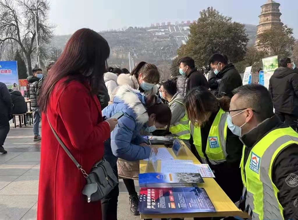 职等你来！彬州市“春风送岗位 援助促就业”招聘会火热进行中