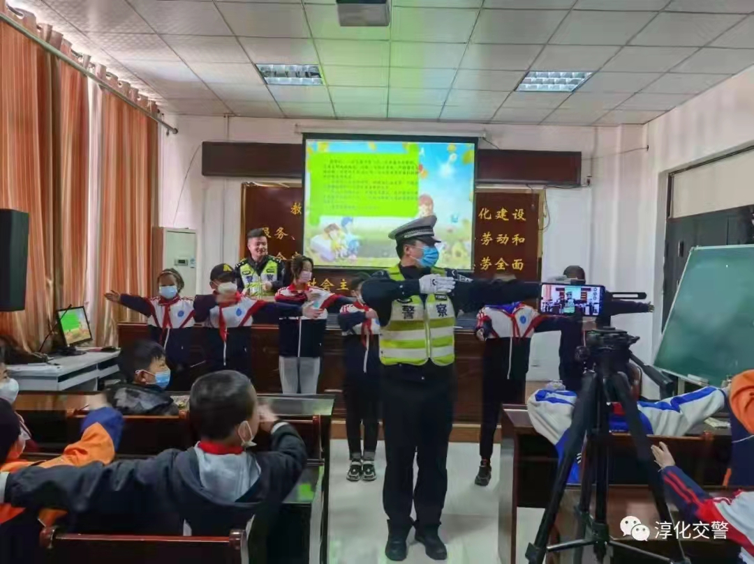淳化县交警开展“全国中小学生安全教育日”主题宣传活动