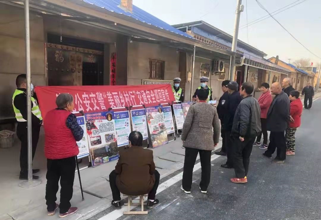 淳化交警开展“美丽乡村行”交通安全主题宣传活动