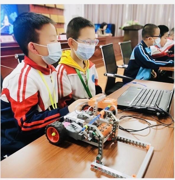 淳化县举办首届小学生机器人大赛