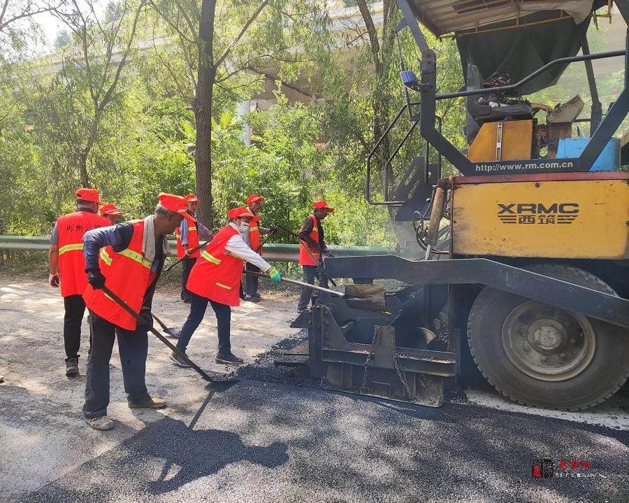 高温下的坚守：点赞公路养护人