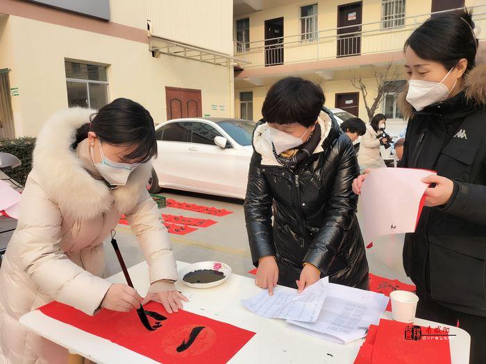 興平：春聯(lián)送給新聞人 美好祝福暖人心