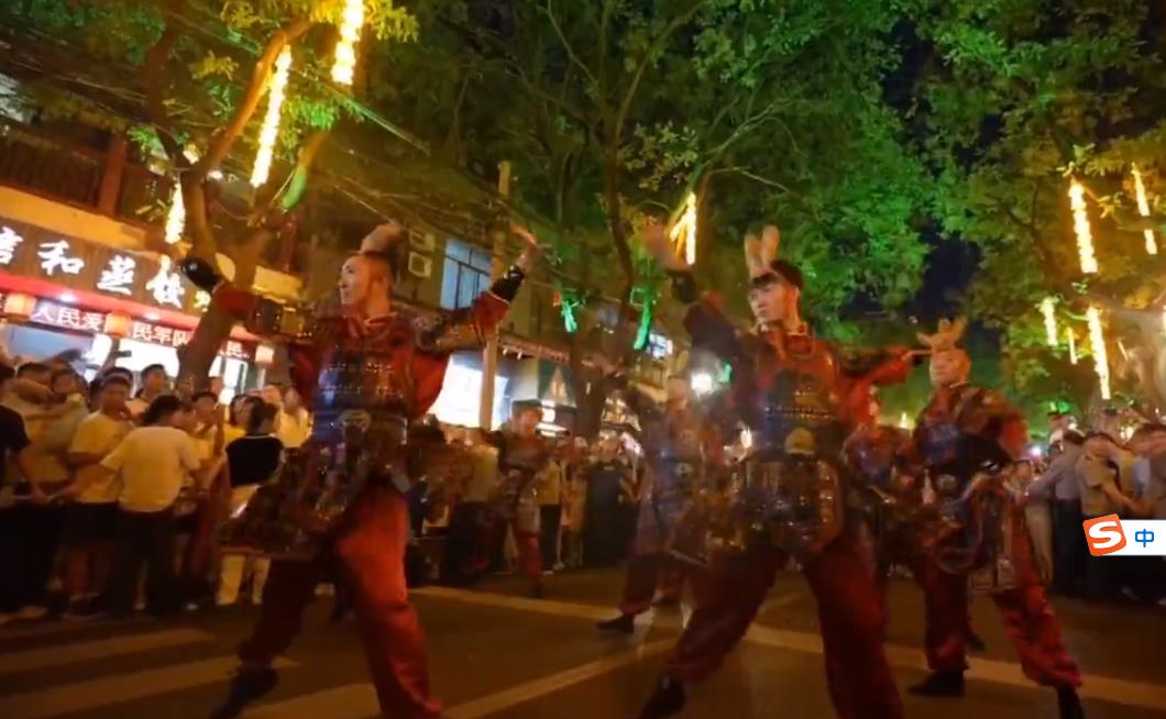 【视频】“人间烟火抚渭城” 北平街《秦风古韵》沉浸式演出精彩纷呈