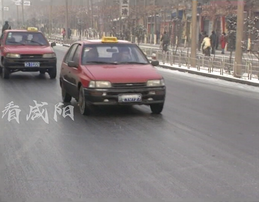 90年代雪后的咸陽街頭 不緊不慢的節(jié)奏 那時的生活淳樸簡單 有沒有勾起你的回憶?