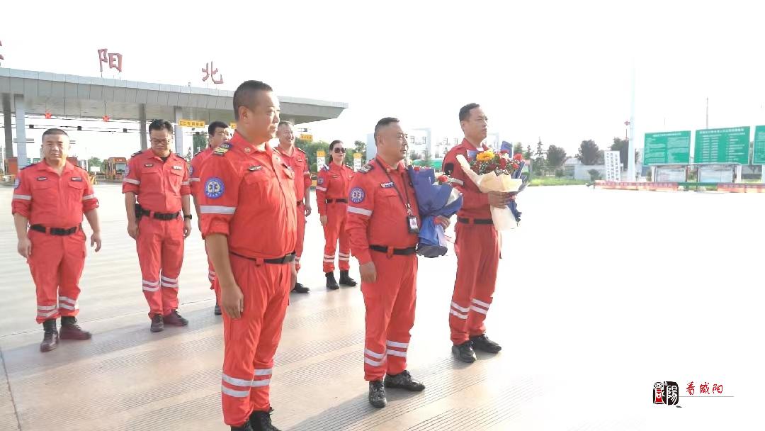 泾阳2名曙光救援队队员驰援涿州凯旋