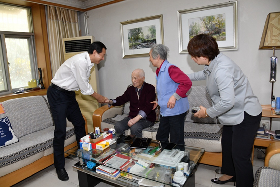 陜建六建集團開展重陽節(jié)關愛老人系列活動