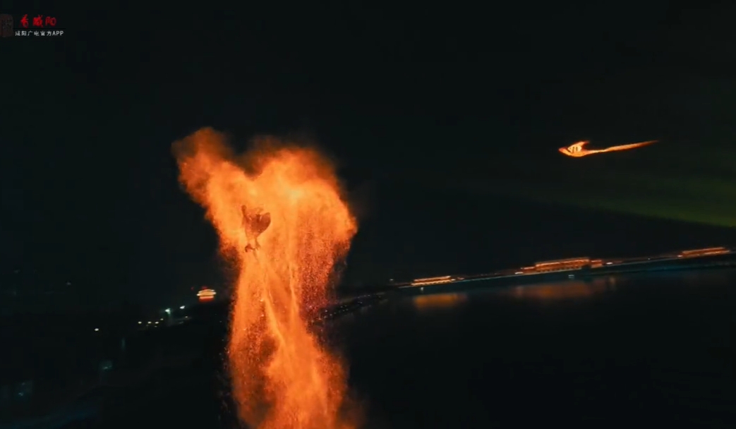 【视频】太震撼了！飞天凤凰与水上火壶同框