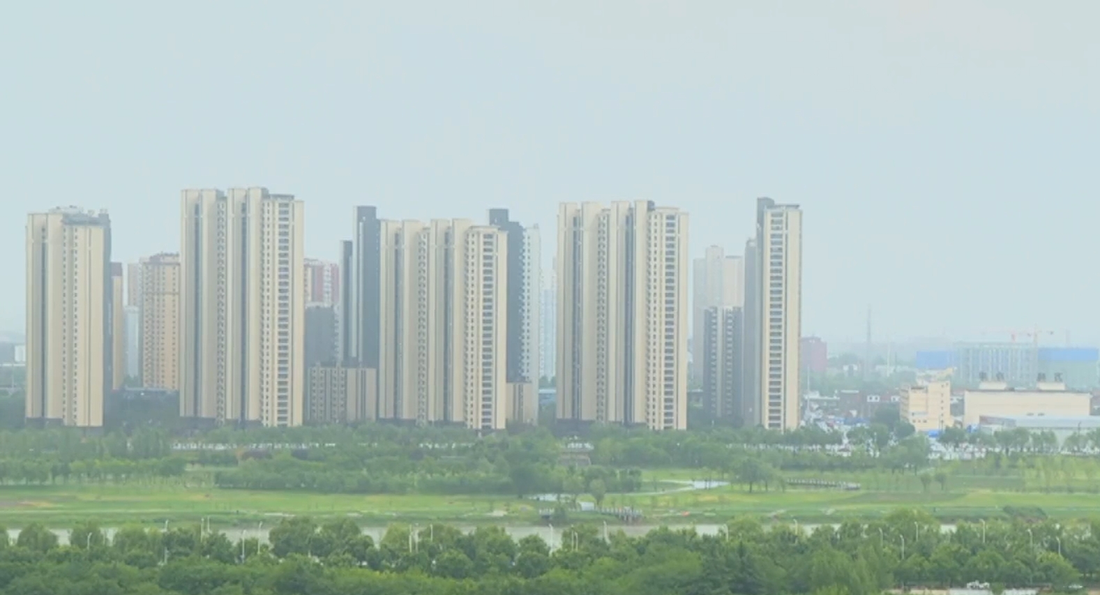 【视频新闻】我市重污染天气黄色预警升级至橙色预警并启动Ⅱ级应急响应