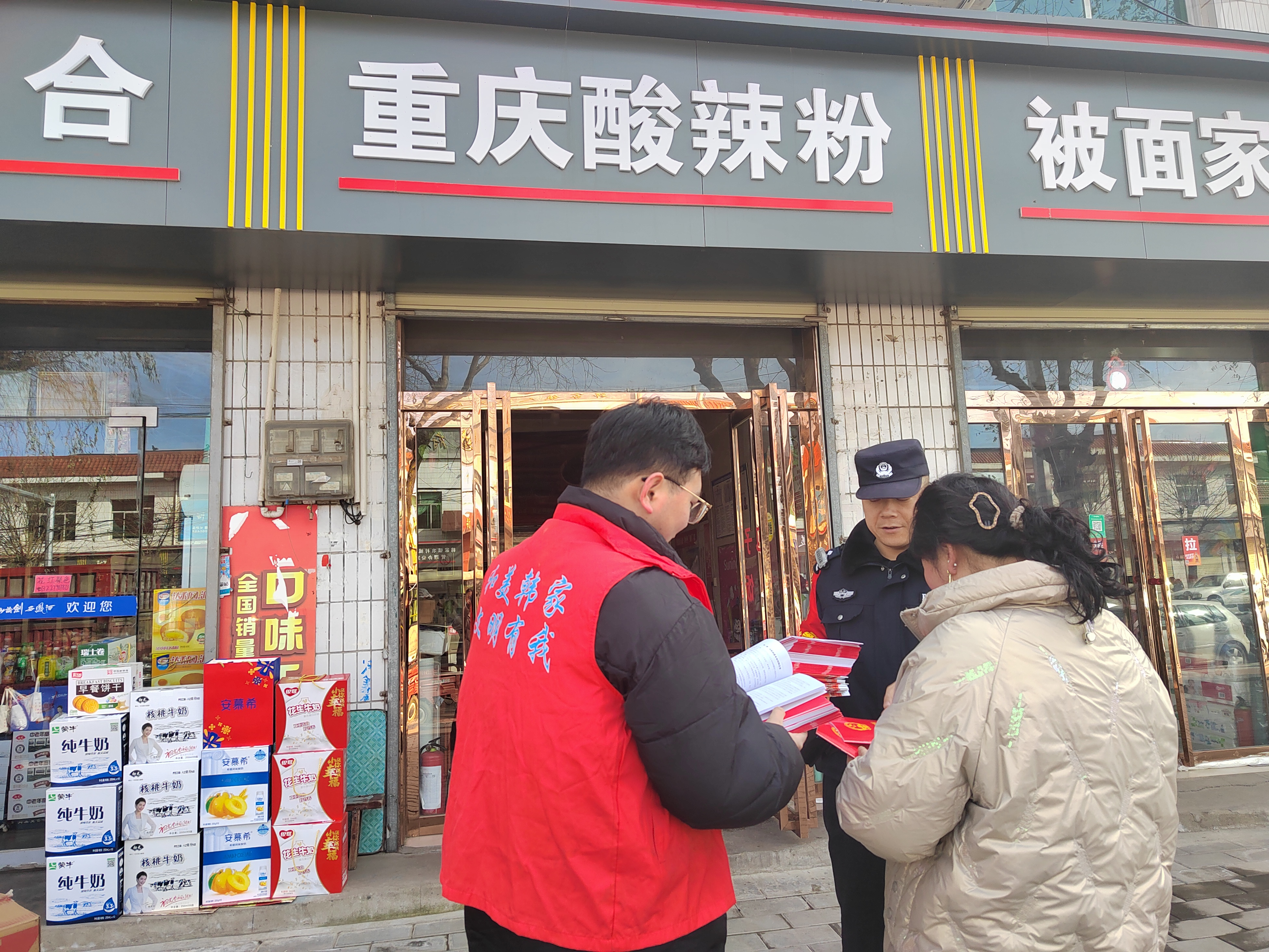 培育學法用法示范戶，暢通普法進村“最后一米”