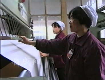 【視頻】憶咸陽 | 90年代咸陽紡織女工用一絲一縷編織美麗人生