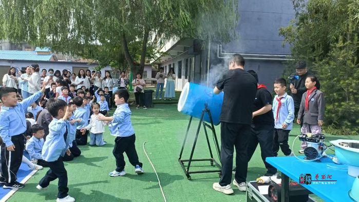 興平：科普大篷車進(jìn)校園 讓學(xué)生“零距離”感受科技魅力