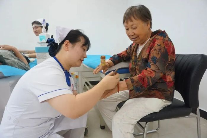 【视频】掀起你的“盖头”来！咸阳百姓共同见证了这座“家门口好医院”的蜕变新生！