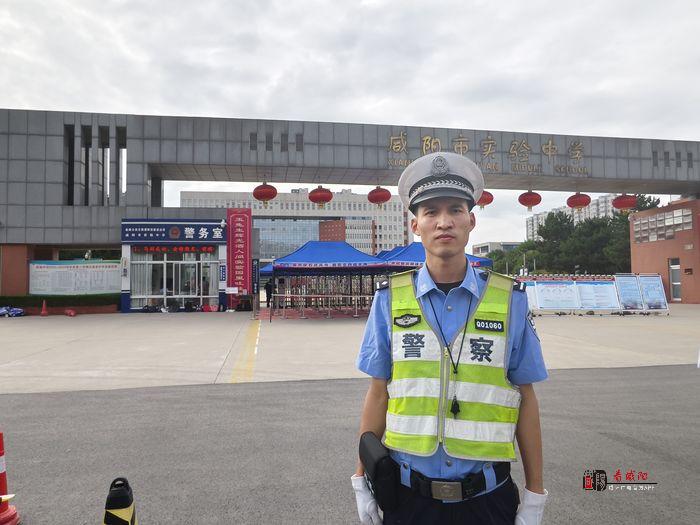 秦都交警护航高考 火速为考生补办临时身份证