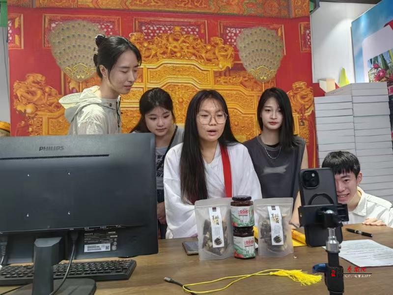 110名大学生暑期“分”到了“新工作”