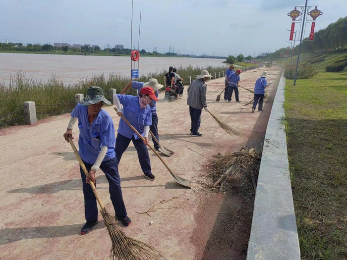 【视频】咸阳湖景区：雨后清淤，全力以“复”