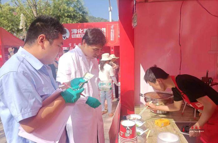 咸陽市食品藥品檢驗(yàn)檢測中心涇三淳區(qū)域分中心為第三屆淳化蕎面饸饹文化旅游節(jié)提供檢測技術(shù)服務(wù)