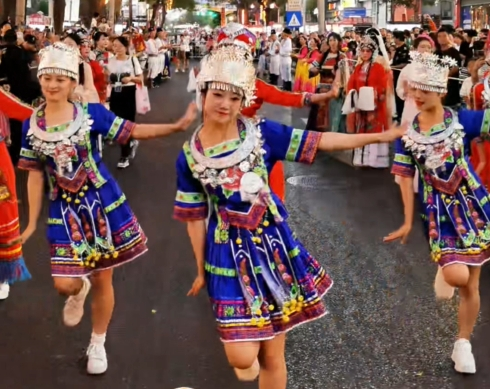 【视频】来咸阳老街 知市井繁华 |《丝路古道》专场演出在咸阳老街精彩上演