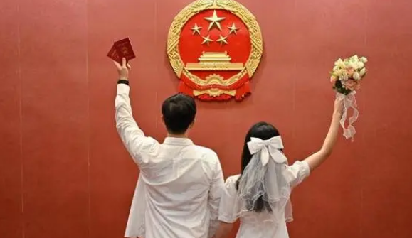 陕西省婚姻登记机构七夕“不打烊”