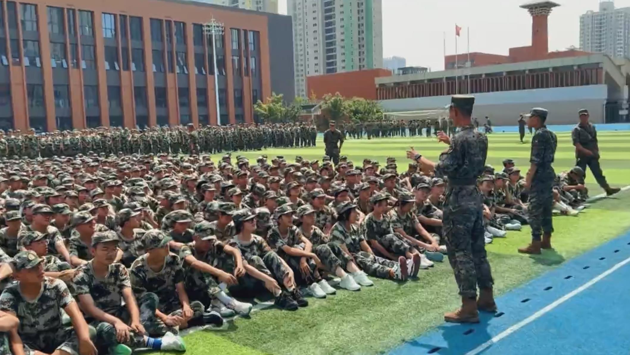 【視頻】渭城中學(xué)高一新生軍訓(xùn)記——軍訓(xùn)燃壯志 熱血展青春