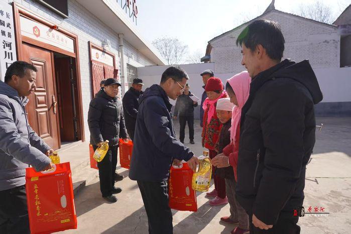 走訪慰問暖人心 真情幫扶促發(fā)展 |咸陽市廣播電視臺深入定點(diǎn)幫扶村開展春節(jié)慰問活動(dòng)