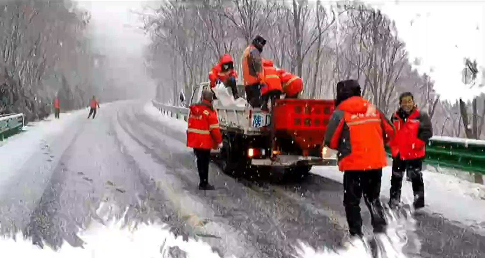 【視頻】咸陽市公路局：打響新春除雪破冰“第一戰(zhàn)”