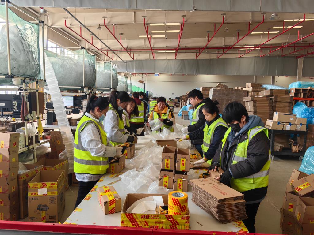 从美食到美妆——在跨境电商综合仓感受中国民众年货新选择
