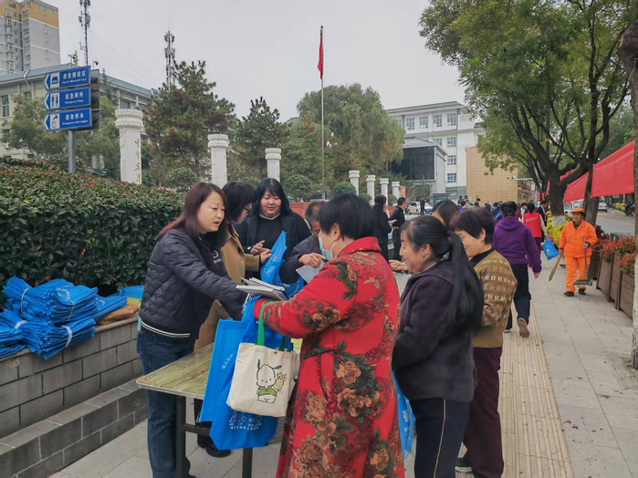 淳化县开展“营商环境服务周”宣传活动