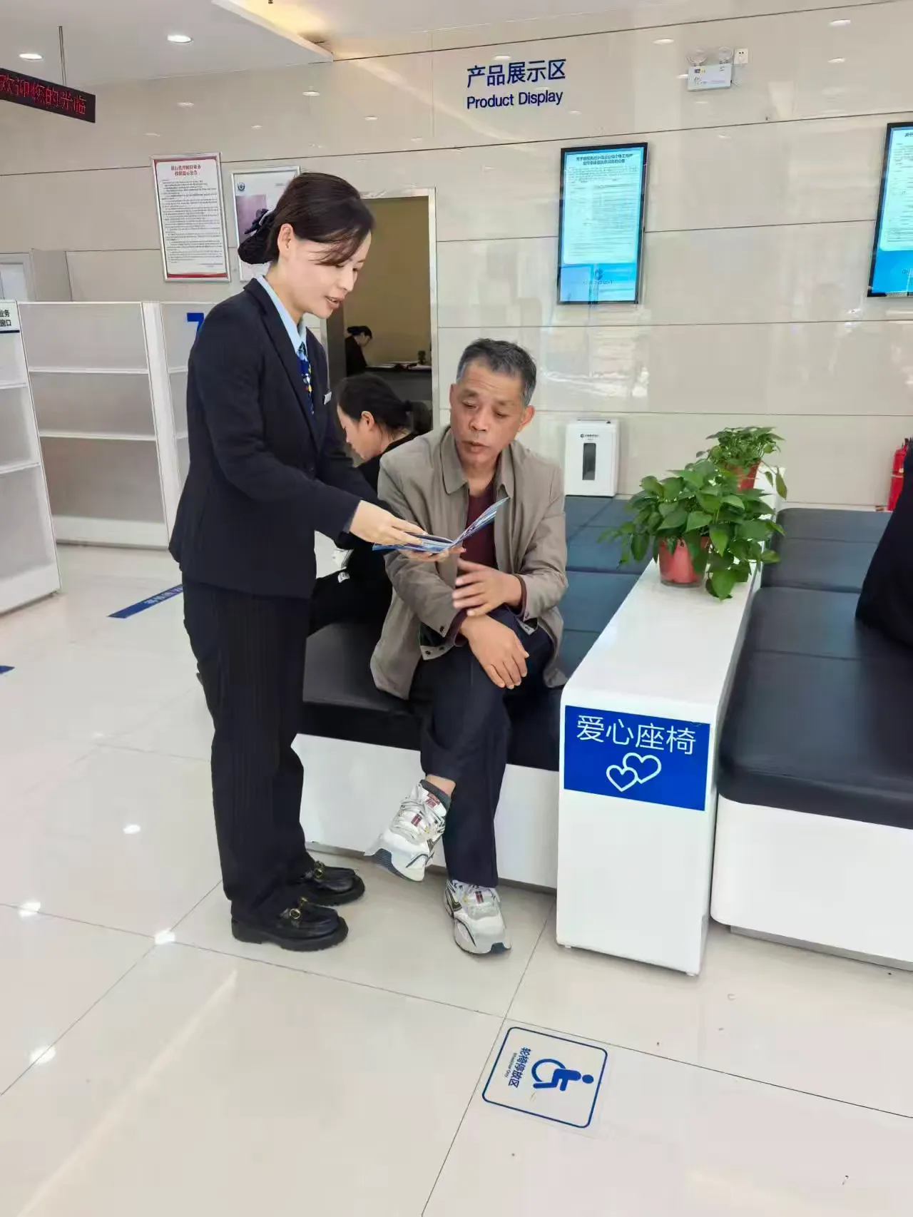 简篇-建行泾阳县中心街支行——情暖桑榆,让金融服务更有温度