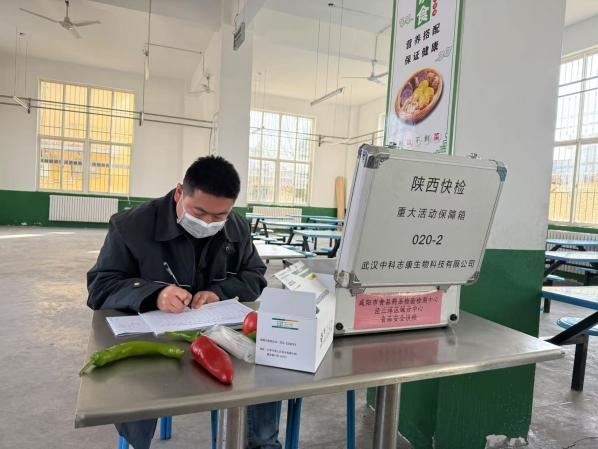咸陽市食品藥品檢驗(yàn)檢測中心涇三淳區(qū)域分中心組織開展校園食品安全快檢活動(dòng)