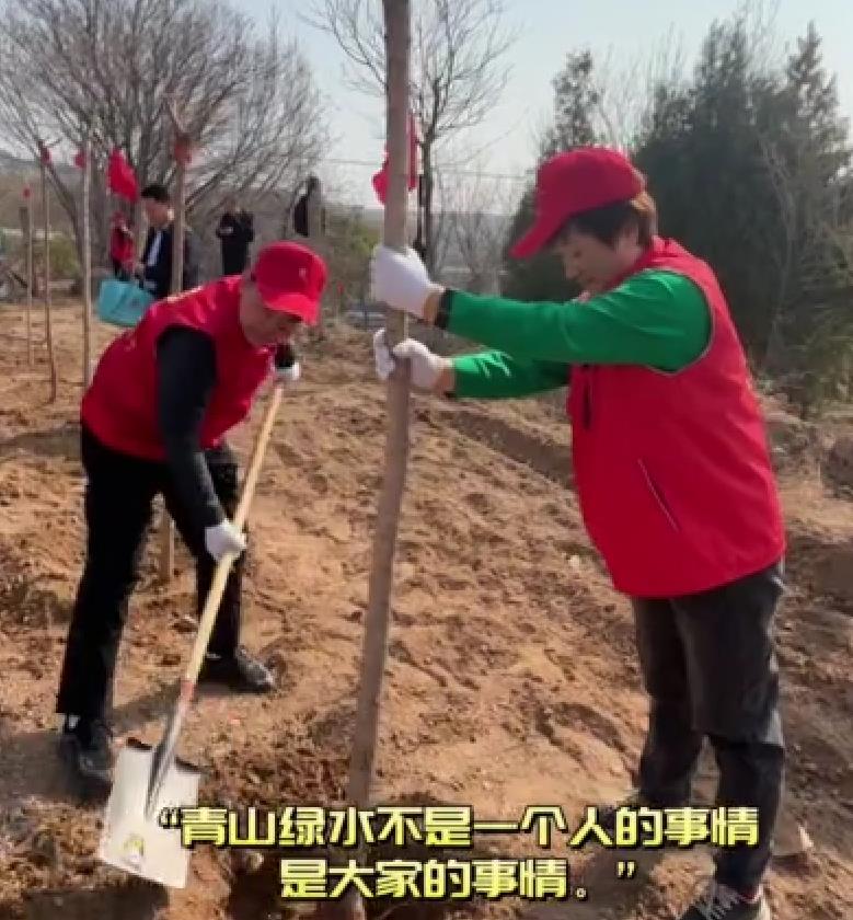 【视频】“以劳模之名 植一林新绿”｜咸阳市总工会开展义务植树活动