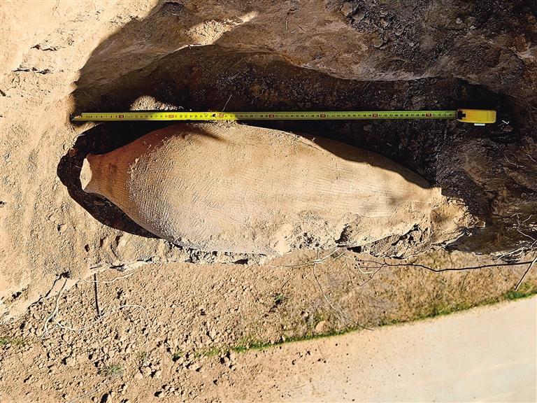 渭南发现6000年前仰韶文化时期红陶尖底瓶