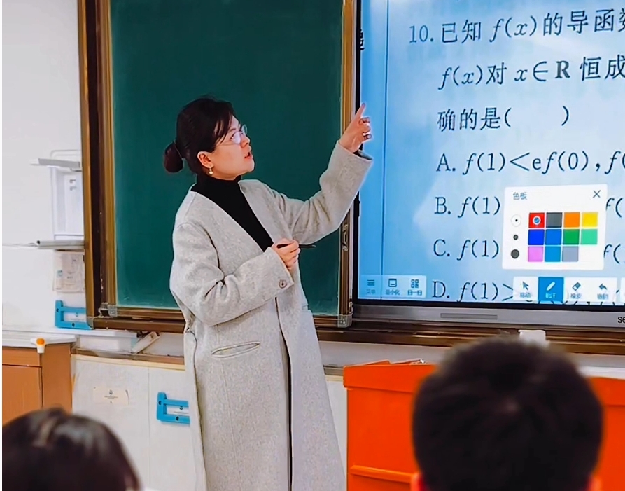 【視頻】咸陽因你而美——“三八”婦女節(jié)特輯｜致敬最美女老師