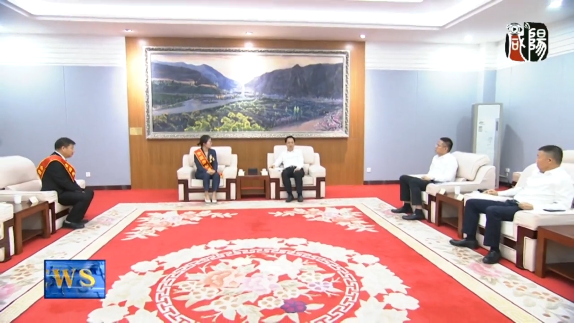 【视频新闻】夏晓中冷劲松会见我市受表彰的全国劳动模范和先进工...