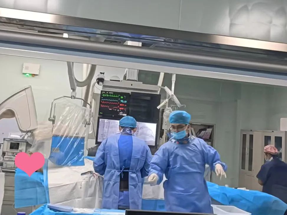 “心脏三大血管”堵塞两根，咸阳市第一人民医院郭殿龙团队运用介...