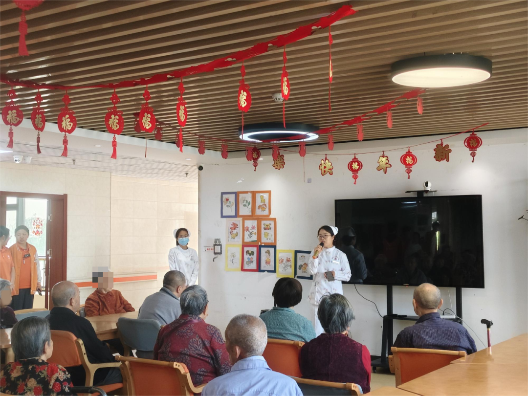  延安大学咸阳医院开展“关爱银龄 健康同行”护理科普义诊活动