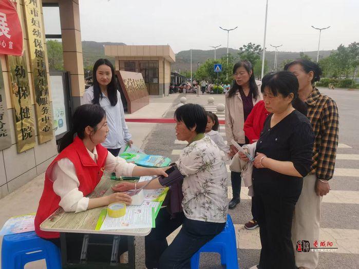 彬州市妇计中心开展“防治碘缺乏病日”宣传活动