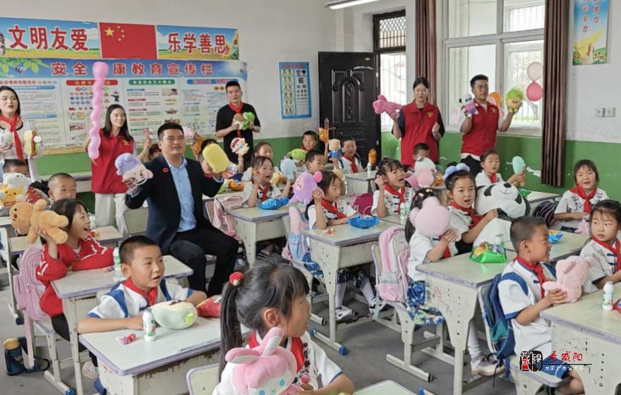 咸阳市慈善志愿者“六一”慰问走进乾县