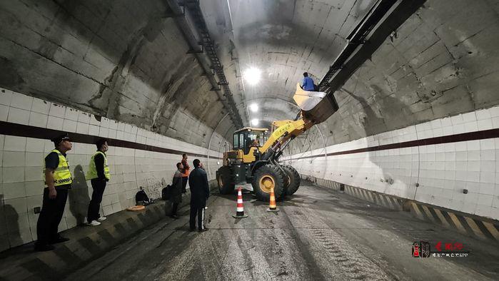 端午保畅显担当！咸阳市公路局高效处置隧道突发险情
