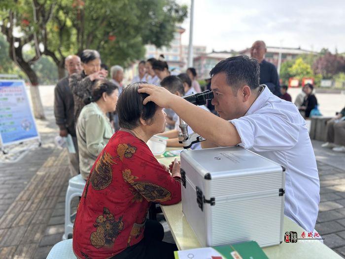 彬州：爱眼义诊进广场 共筑“睛”彩好生活
