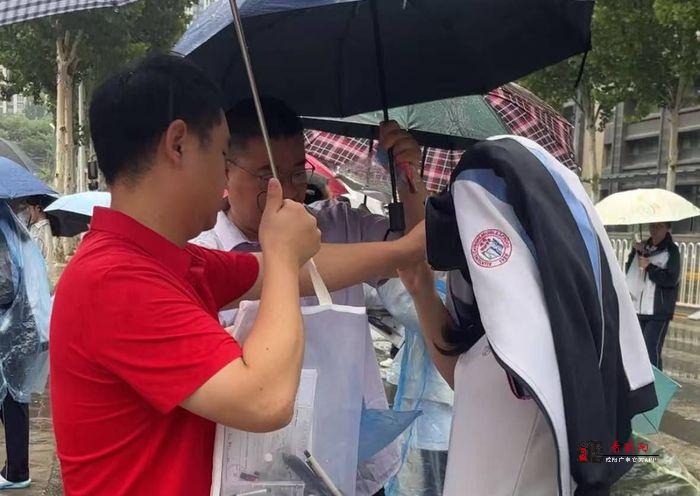 家长暖心陪伴，助力高考征程