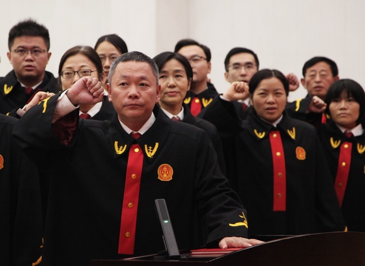 “真情系百姓，温暖送人心”——追记“全国模范法官”边晓斌