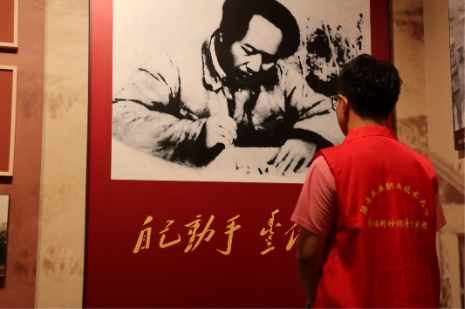 陕西工业职业技术大学组织师生赴延安开展实践研学