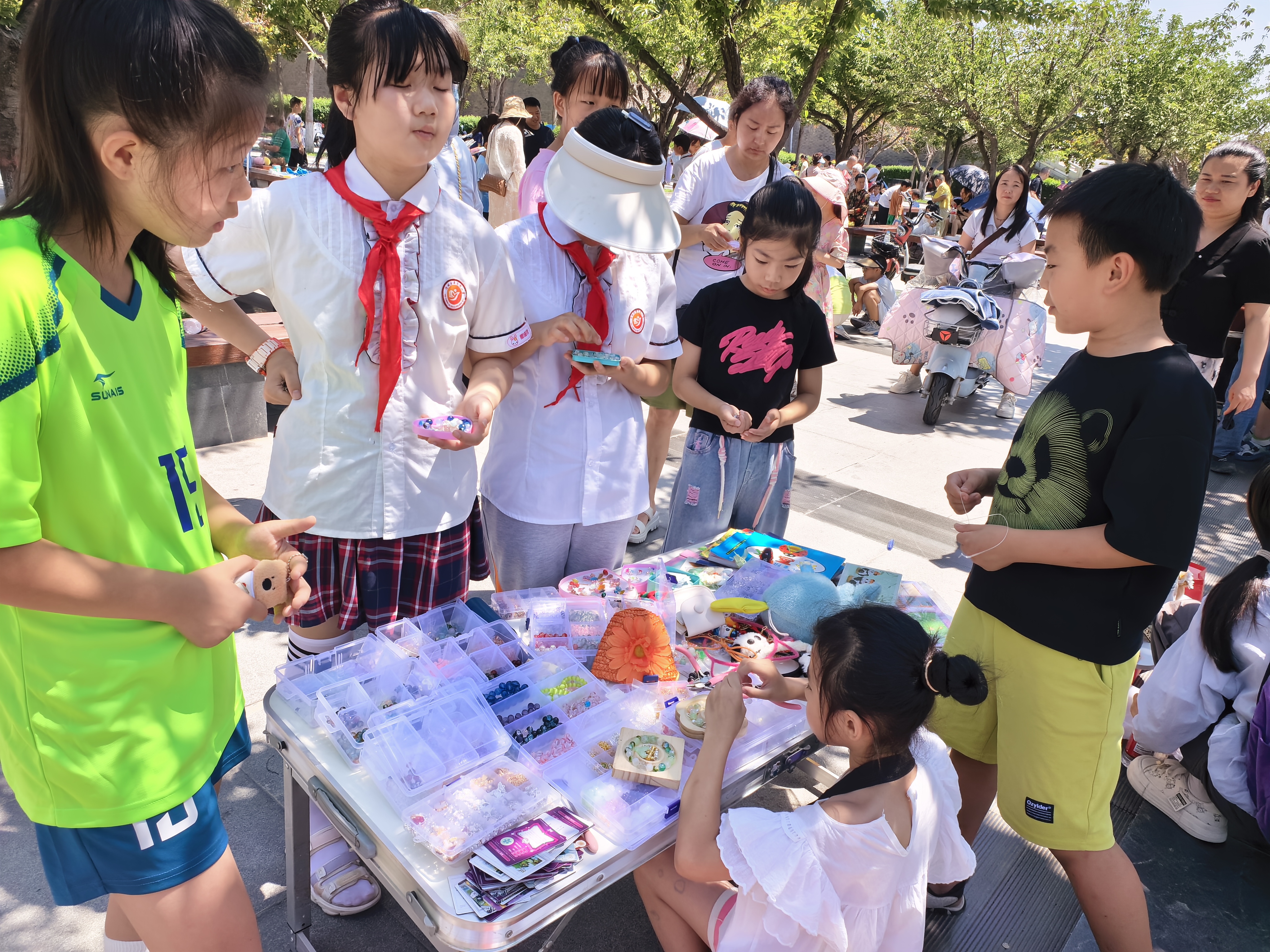 【视频】传递新知与成长！渭城区中小学生文化市集今日开市