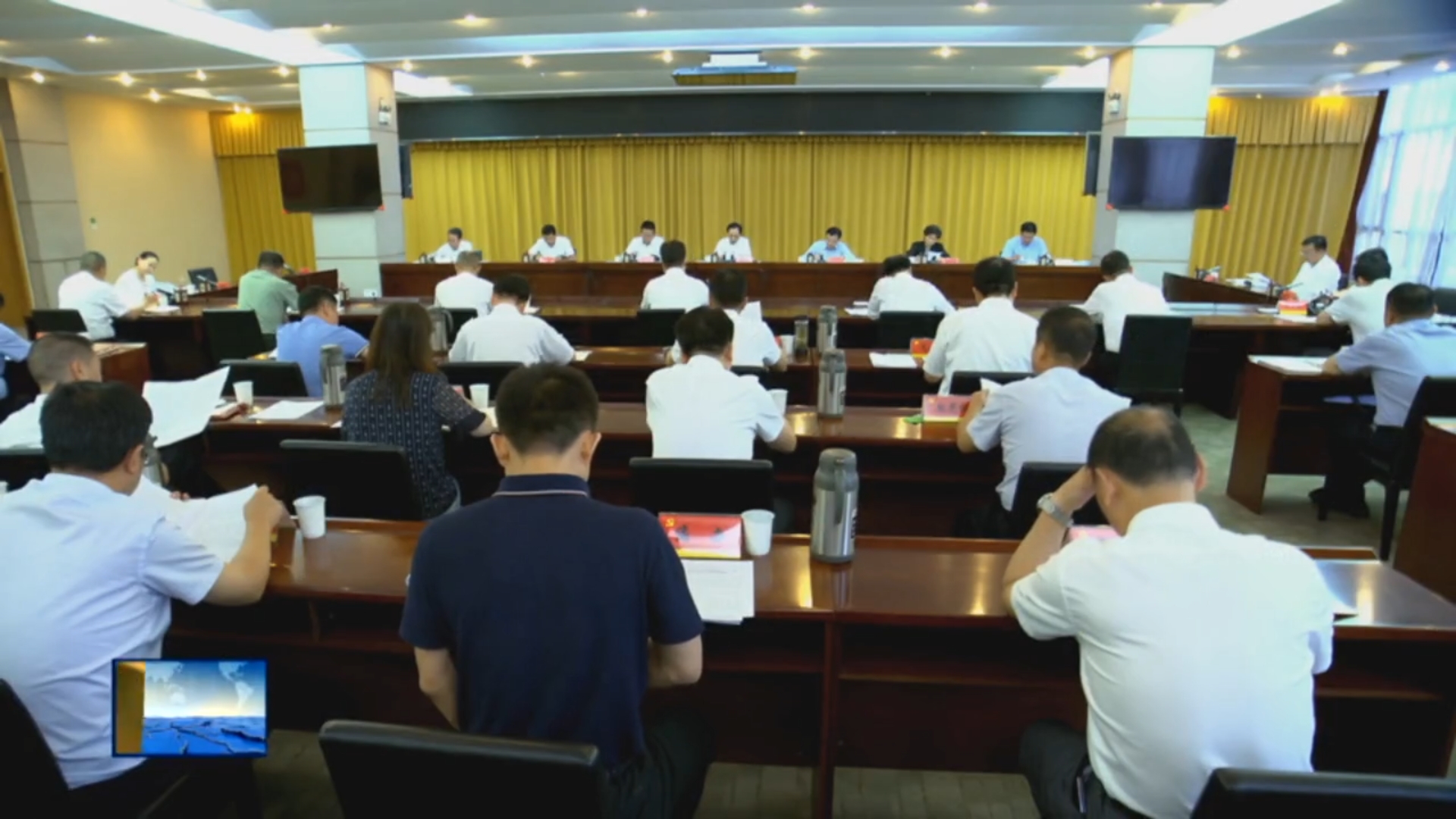 【视频新闻】市委召开常委会会议暨全面从严治党专题会议 把严的...