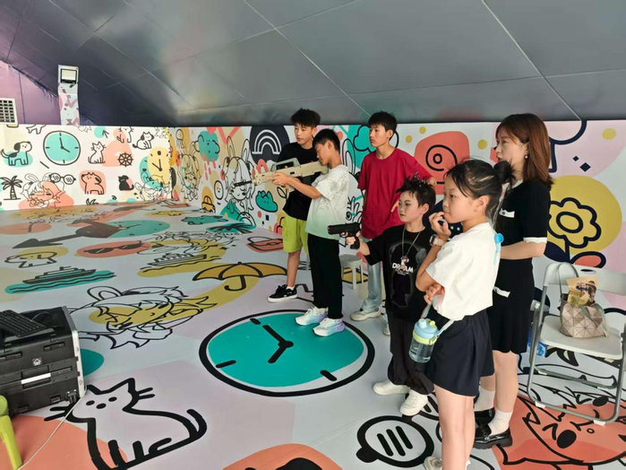 咸阳高新区AI创新港举办“AI+国防”嘉年华活动 开启国防教育新模...