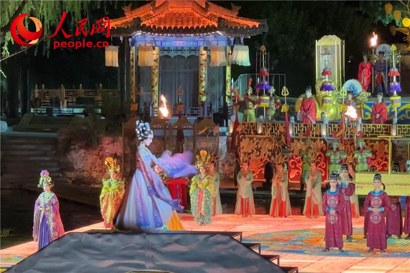 《長(zhǎng)恨歌》演出現(xiàn)場(chǎng)。人民網(wǎng)記者 李志強(qiáng)攝